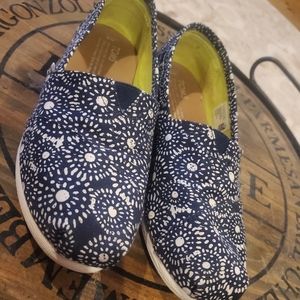 SOLD Blue patterned Toms W7